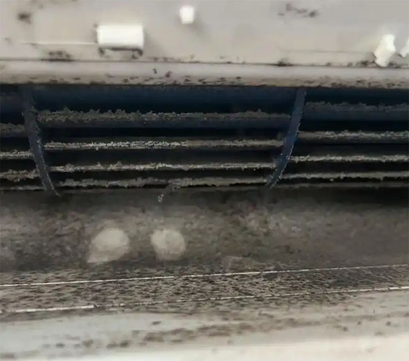 铜梁空调吹的风有股烧焦味是怎么回事